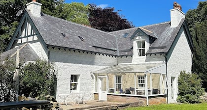 Spacious House in the Cairngorm National Park. Walking /Cycling /Skiing/Castles