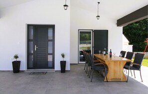Outdoor dining - Gorgeous home in Labin with kitchen (Labin)