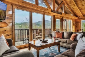 Smart-TV, Kamin, Tischfußball, Bücher