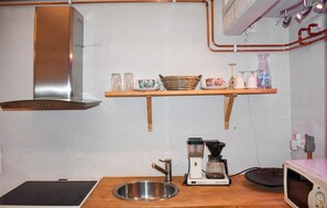 Fridge, stovetop, coffee/tea maker - Nice home in Glemmingebro with WiFi (Glemmingebro)