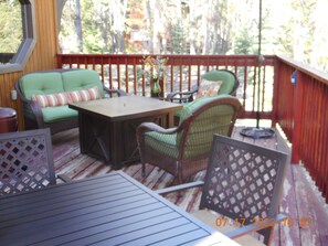 Outdoor dining - 3 BR+loft, fam. rm., 2 bth, lg deck, close to major ski areas, trails, history. (Soda Springs)