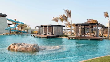 6 piscine all'aperto, cabanas (a pagamento), ombrelloni da piscina