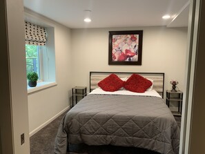 3 soverom, safe på rommet, strykejern/-brett og reiseseng for barn