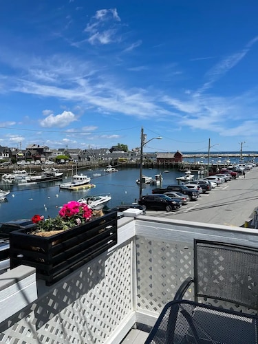 Harborside Oasis ★ Harbor View ★ Heart of Downtown