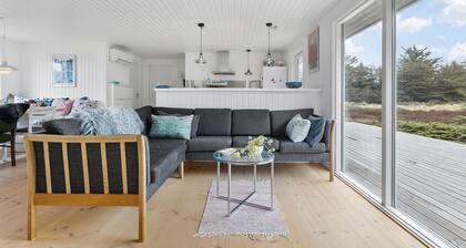 Awesome home in Brovst with WiFi