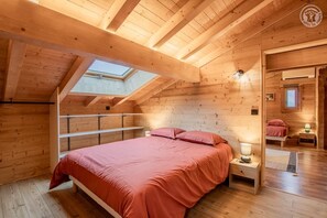 3 chambres, fer et planche à repasser, lit de bébé portatif