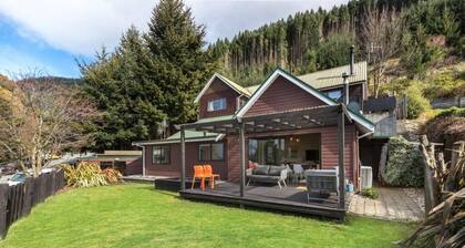Wood fire inside, bath and views of the Remarkable mountains