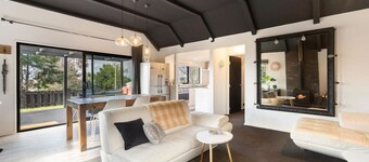 Wood fire inside, bath and views of the Remarkable mountains