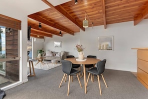 Dining - Mountain and lake views, 5 minute drive to Queenstown. (Queenstown)