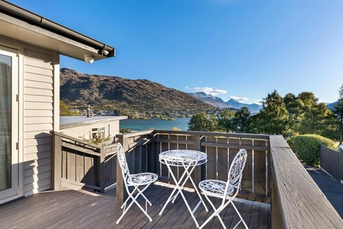 Mountain and lake views, loads of parking and a wood burning fire