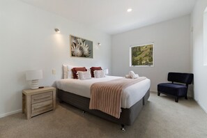 3 slaapkamers, een strijkplank/strijkijzer, gratis wifi, beddengoed