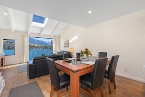 Dining - Mountain and lake views, carpark and only a 5 minute drive to Queenstown. (Queenstown)