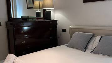 1 soverom, strykejern/-brett, reiseseng for barn og wi-fi