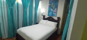 1 soverom, safe på rommet og wi-fi (inkludert)