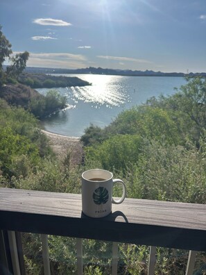 Property grounds - HOT LISTING! Water Front home with direct lake access (Lake Havasu City)
