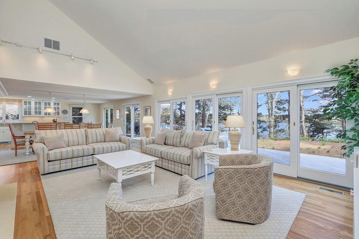 Smart-TV, peis, bordtennis og bøker