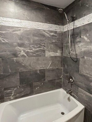 Shower, towels - Beautiful Hall Creek Estate (Greer)