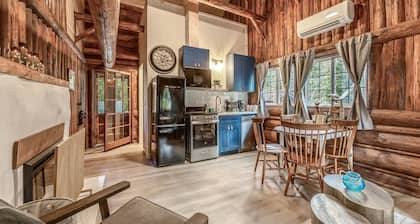 Historic Hoover Cabin in McKenzie Bridge near Loloma Lodge and Tokatee Golf Club
