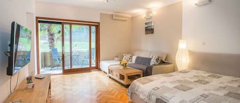 3 bedrooms, iron/ironing board, internet