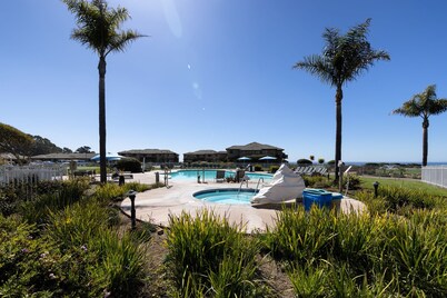 Oceanfront 1BR Condo at Seascape Beach Resort