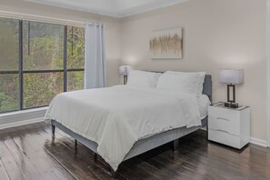 4 bedrooms, in-room safe, desk, iron/ironing board