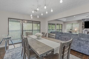 Interior - The Pond's Perch ' A+ Privacy ' 1GB WIFI ' Parking ' Towel Warmer ' Double-Deck (Montgomery)