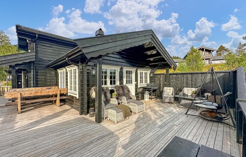 3 bedroom lovely home in Bjorli