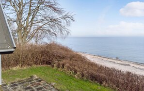 Nær stranden og fisking