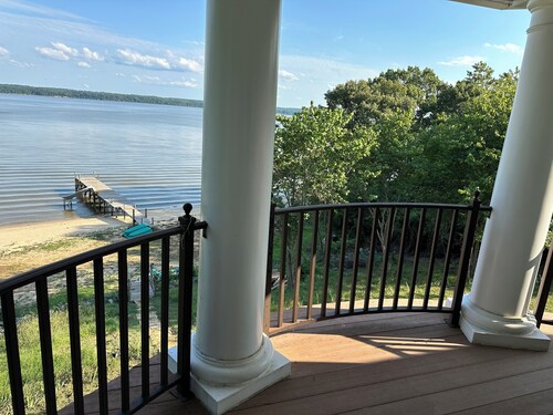 Cozy River View House