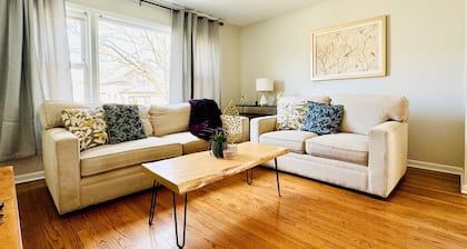 3BR/1ba apt; fully furnished and equipped; in Forest Park