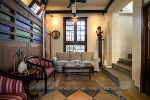 Traditional House, 3 Bedrooms | Living area | 32-inch Smart TV with digital channels, streaming services