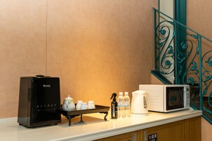 Flat-screen TV, fireplace, heated floors