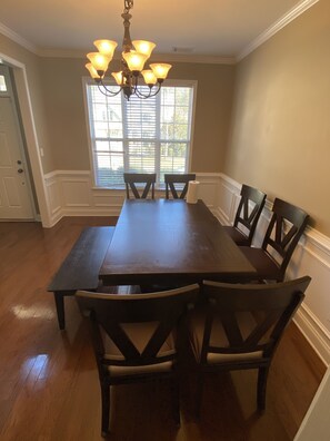 Dining - Wonderful 4B2.5B for Augusta Master Holiday (Evans)