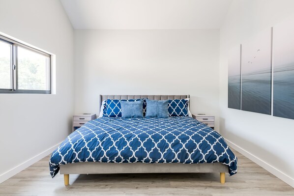 5 bedrooms, travel cot, WiFi, bed sheets