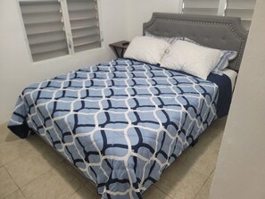 2 chambres, bureau, accès au Wi-Fi (inclus), literie fournie