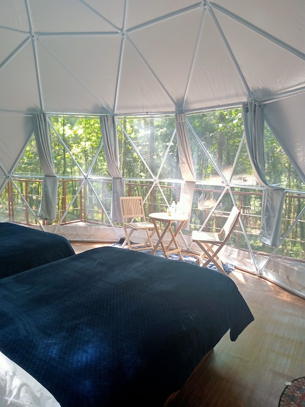 Hypo-allergenic bedding, down duvets, blackout curtains, free WiFi - Glamping Don Delfis (Valle de Bravo)