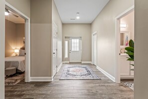 5 Schlafzimmer, Bügeleisen/Bügelbrett, kostenloses WLAN, Bettwäsche