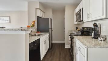 Apartment, 2 Bedrooms, Patio | Interior