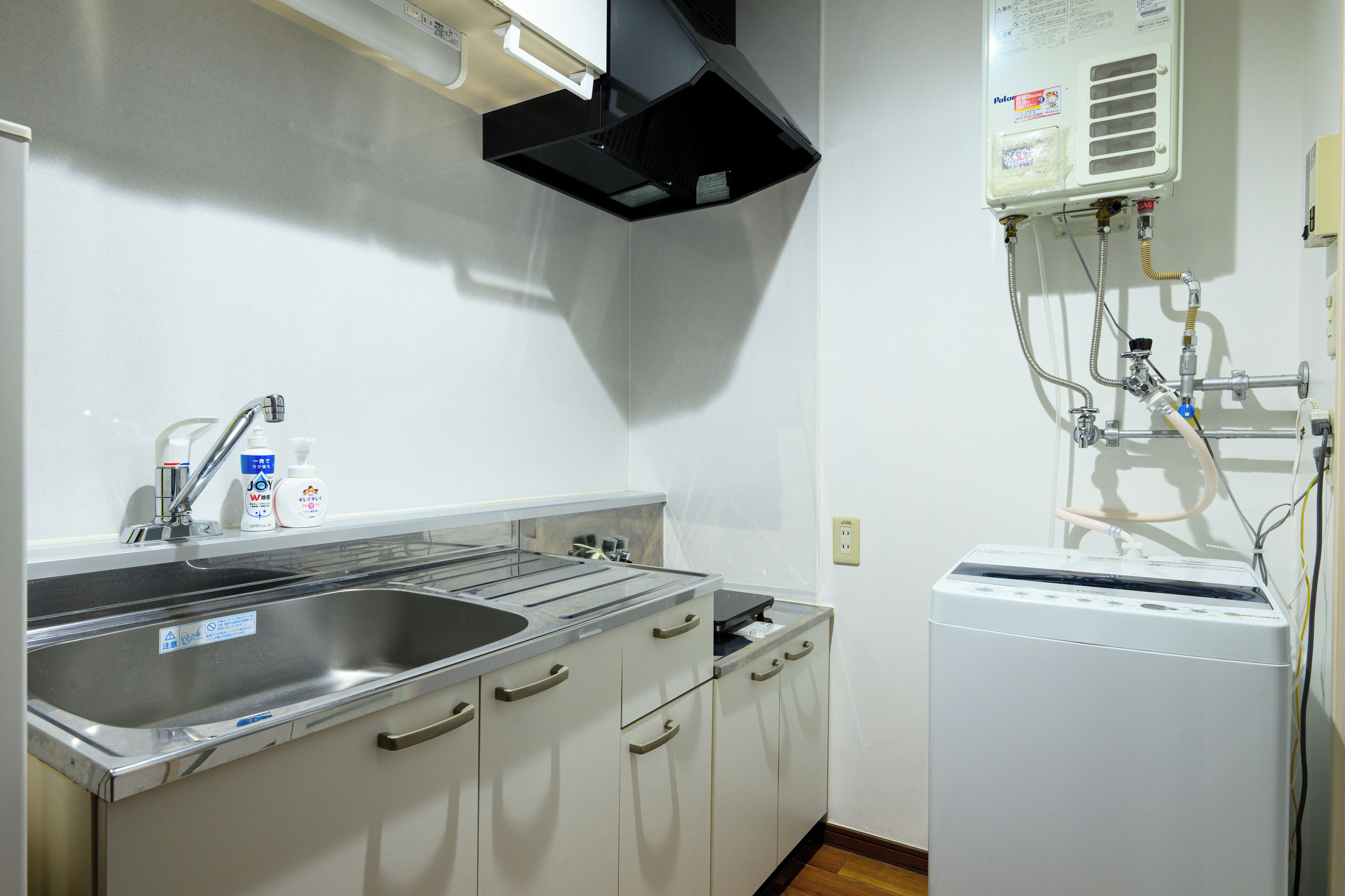 Full-size fridge, microwave, stovetop, electric kettle