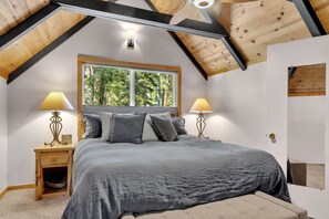 3 soverom, strykejern/-brett, wi-fi og sengetøy