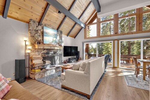 Timberlake Haven — Air Conditioned, Remodeled, 4 blocks from Lake Tahoe!