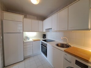 Fridge, microwave, oven, coffee/tea maker