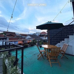 Terrace/patio - Dinasty Living Guesthouse Syariah (Bandung)