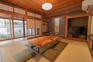 Villa | 4 bedrooms, desk, free WiFi - Residence inn Niwanoyado (Osaka)