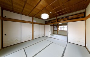 Villa | 4 bedrooms, desk, free WiFi - Residence inn Niwanoyado (Osaka)
