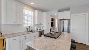 Fridge, microwave, oven, stovetop - Zuzu's Petals 3 bed 4 bath (Ottawa)