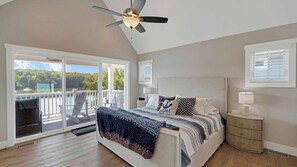 3 bedrooms, free WiFi, bed sheets - Zuzu's Petals 3 bed 4 bath (Ottawa)