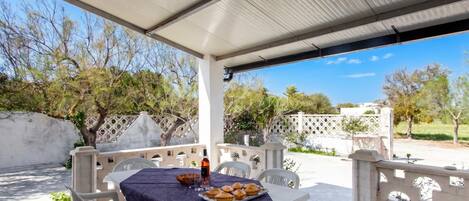 Appartement Standard, 2 chambres, climatisation (Villa Sabbia Magica 100 meters from) | Restauration en plein air