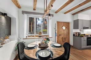Häämatkahuoneisto, 1 makuuhuone, mikroaaltouuni (Casa oliva - boutique townhouse -) | Ruokailu