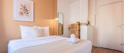 Strygejern/strygebræt, internetforbindelse, sengetøj